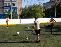 В Благовещенске юные футболисты сыграли на всесезонном корте на Нагорной