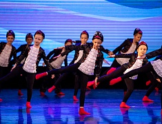 В Благовещенске с 90-летием поздравили Центр эстетического воспитания детей им. В. В. Белоглазова