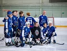 В Благовещенске провели турнир по хоккею с мячом в память об участнике спецоперации