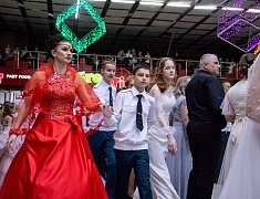 Больше 400 благовещенцев закружил кадетский бал