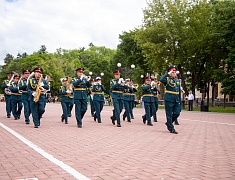 В День памяти и скорби благовещенцы возложили цветы к памятнику воинам-амурцам