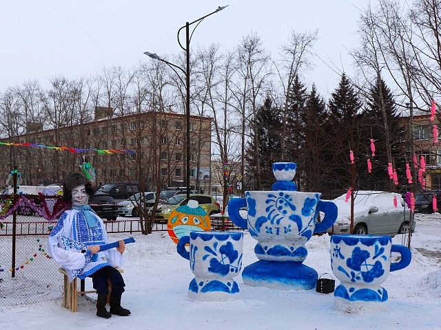 Благовещенцы могут украсить двор к Новому году и получить 100 тысяч на его благоустройство
