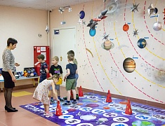 В преддверии Дня космонавтики в «космической обсерватории» прошло первое занятие с воспитанниками детского сада № 68