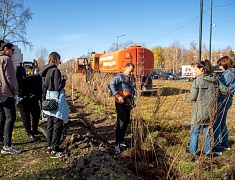 К общегородскому субботнику присоединились работники администрации Благовещенска