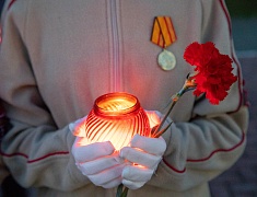 Цветы в память о подвиге советских солдат возложили в Благовещенске