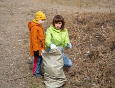 Мэр Благовещенска Олег Имамеев вместе с фан-клубом города очистил еще одну городскую территорию