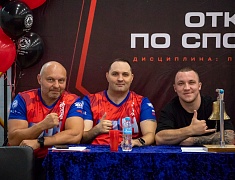 В Благовещенске прошёл открытый кубок города по спортивной борьбе на призы спортивно-патриотического клуба «Машина»