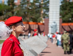 Цветы в память о подвиге советских солдат возложили в Благовещенске