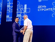 Мэр Благовещенска Олег Имамеев поздравил строителей с профессиональным праздником