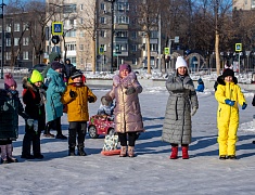 На площади Ленина для детей провели праздник со сказочными персонажами