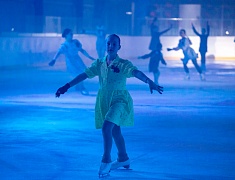 Юные благовещенские фигуристы представили программу «Помним сердцем», посвященную Дню Победы