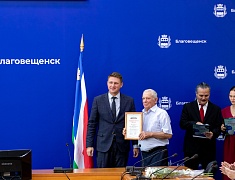 В Благовещенске работников торговли отметили Почетными грамотами