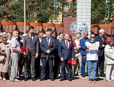 Цветы в память о подвиге советских солдат возложили в Благовещенске