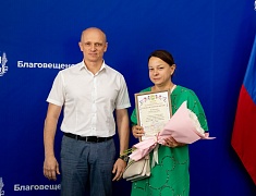 Представителей сферы торговли чествовали в Благовещенске