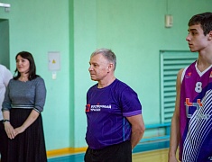 Мэр Благовещенска Олег Имамеев вручил награду "Наставник месяца"