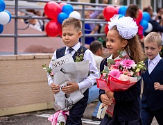 Мэр Олег Имамеев побывал на линейках в нескольких городских школах