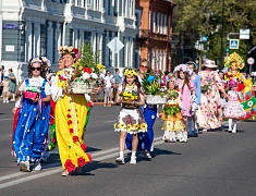 Бал цветов и Семейный бал украсили Благовещенск