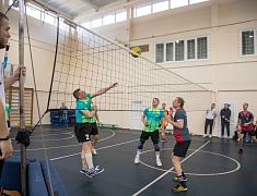 Сотрудники администрации Благовещенска, городской прокуратуры и депутаты сыграли в волейбол