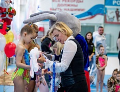 В Благовещенске прошли соревнования по художественной гимнастике "Новогоднее конфетти 2022"