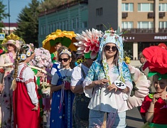Бал цветов и Семейный бал украсили Благовещенск