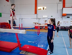 На юбилейные соревнования по спортивной гимнастике в Благовещенск прибыли спортсмены из Дальнего Востока и Сибири