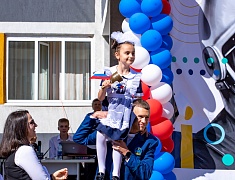 В школах Благовещенска прошли торжественные линейки