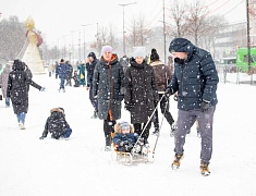 На площади Ленина и набережной Амура прошли народные гуляния в честь масленицы