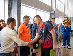 В Благовещенске депутаты, сотрудники мэрии и прокуратуры сыграли в волейбол