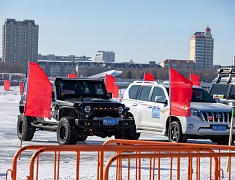 Автомобильные гонки в рамках Международного российско-китайского фестиваля зимних видов спорта
