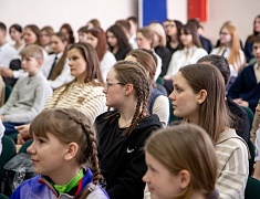 Трёхкратная Олимпийская чемпионка Юлия Чепалова поделилась историей побед и мотивацией с благовещенскими школьниками и спортсменами