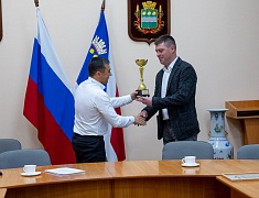 Встреча мэра Олега Имамеева с тренерским составом и футболистами ФК "Благовещенск"