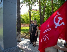 Цветы в память о подвиге советских солдат возложили в Благовещенске