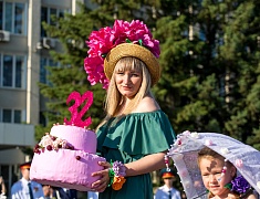 Бал цветов и Семейный бал украсили Благовещенск