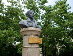 Олег Имамеев проверил, как идет обновление сквера Приемыхова