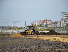В новой школе в микрорайоне Благовещенска утепляют фасад и готовятся запускать тепло