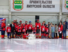 В Благовещенске провели турнир по хоккею с мячом в память об участнике спецоперации