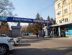 Мэр Благовещенска Олег Имамеев поздравил Судостроительный завод им. Октябрьской революции с юбилеем