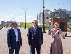 На набережной Амура в Благовещенске открыли фотовыставку ТАСС в честь юбилея города