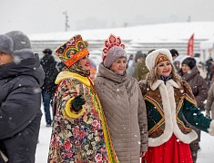 На площади Ленина и набережной Амура прошли народные гуляния в честь масленицы
