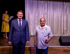 Знаки «50 лет Байкало-Амурской магистрали» вручили благовещенцам