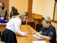 Городские школьники получили первые паспорта из рук мэра Олега Имамеева