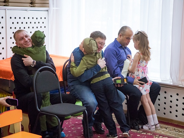 Ко Дню защитника Отечества в благовещенском детском саду подготовили выставку и спектакль для пап