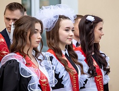 Во всех школах Благовещенска прозвенели последние звонки