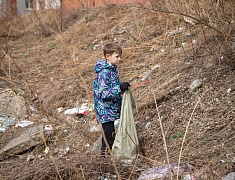 Мэр Благовещенска Олег Имамеев вместе с фан-клубом города очистил еще одну городскую территорию