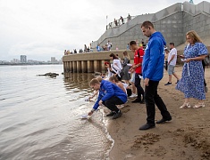 В Благовещенске прошла акция, посвященная Дню памяти детей-жертв войны в Донбассе
