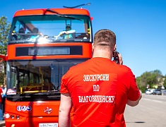 Двухэтажный автобус-кабриолет «провел» первую экскурсию по Благовещенску