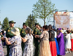 Бал цветов и Семейный бал украсили Благовещенск