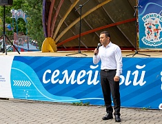 Мэр города Олег Имамеев поприветствовал старшее поколение на празднике в Горпарке