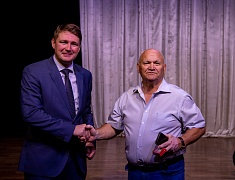 Знаки «50 лет Байкало-Амурской магистрали» вручили благовещенцам