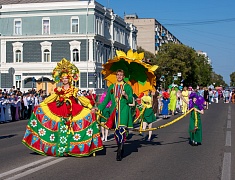 Бал цветов и Семейный бал украсили Благовещенск